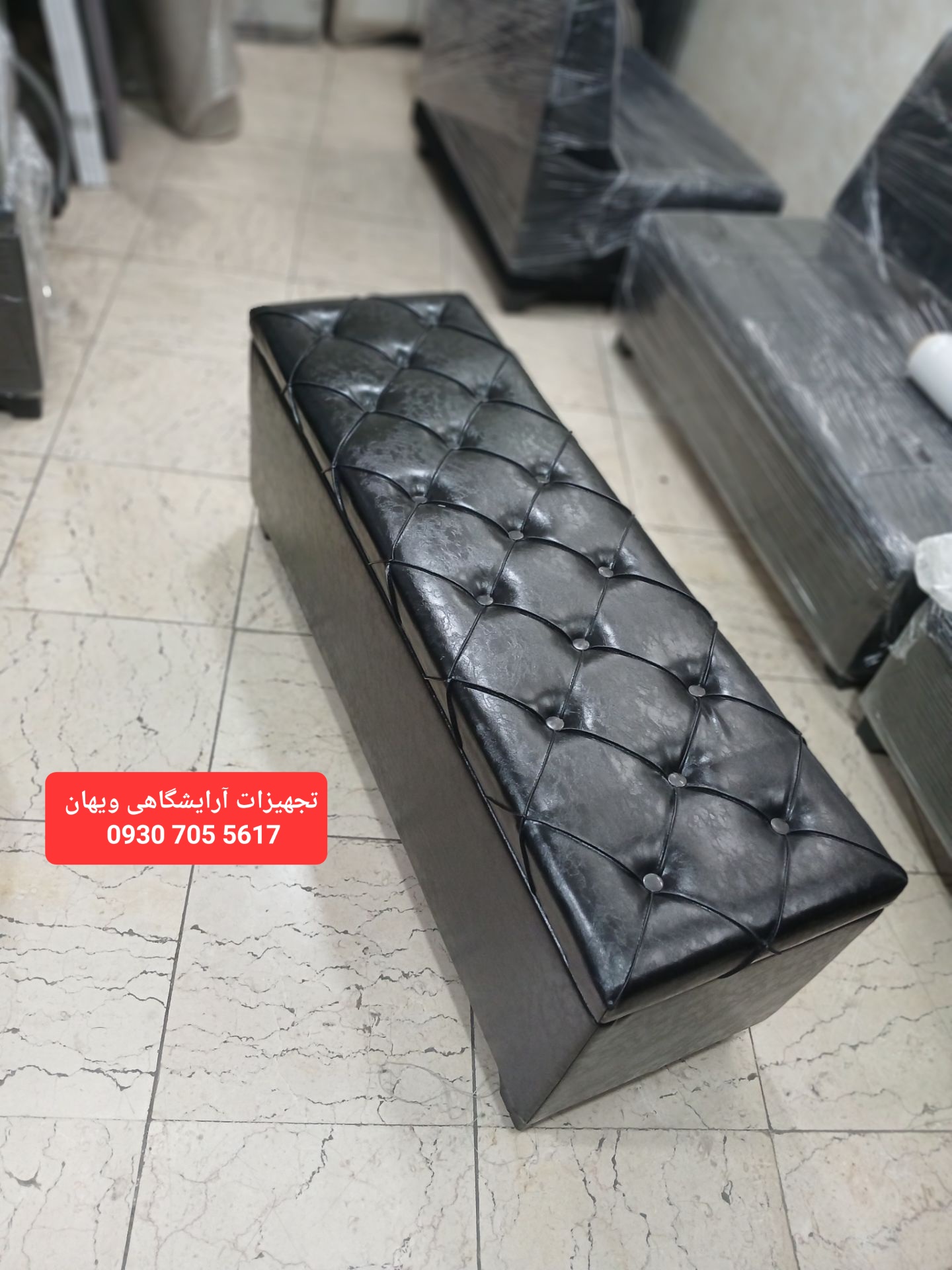 پاف سه نفره باکسدار چرم براق مشکی